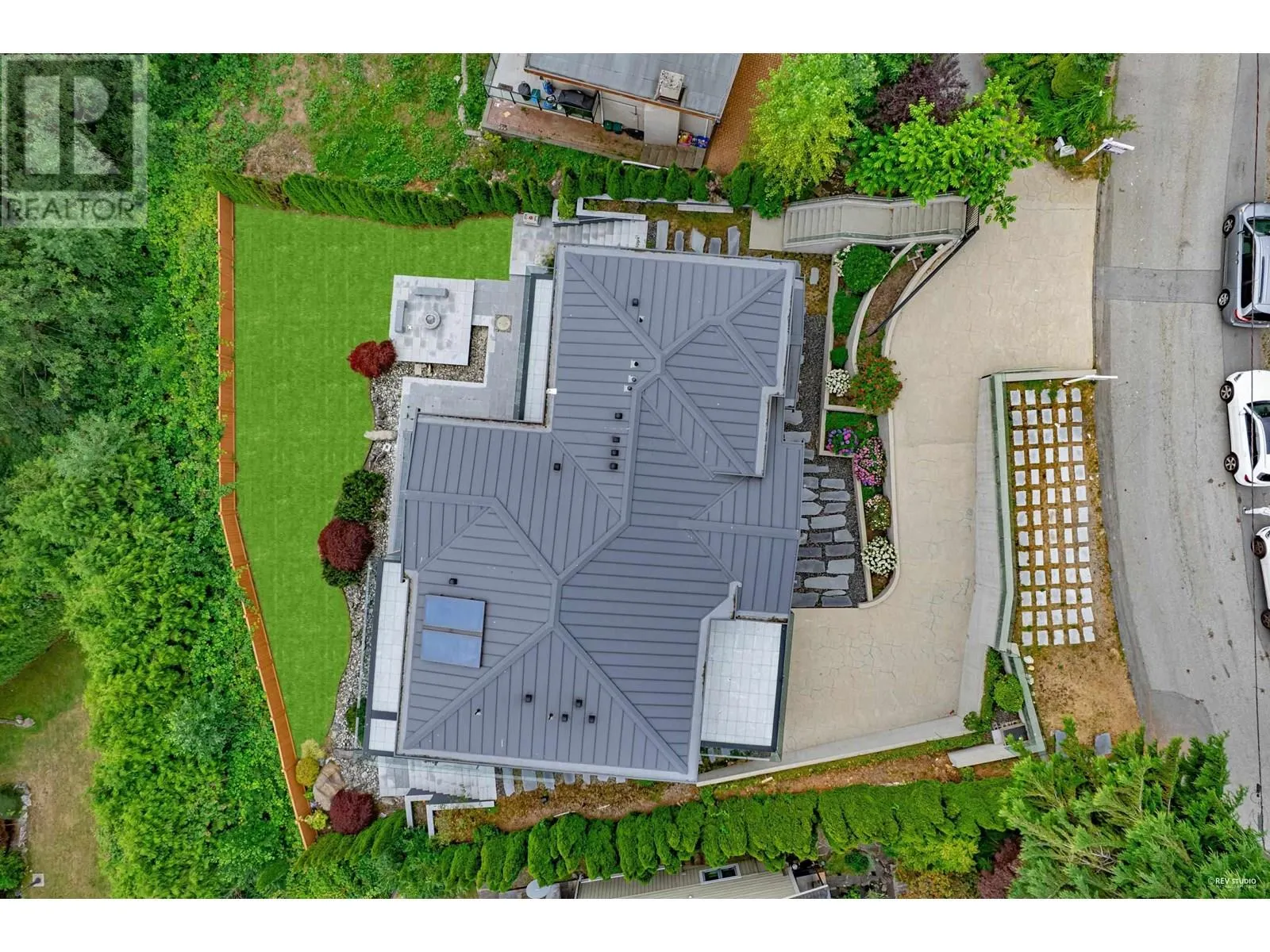 518 BALLANTREE PLACE