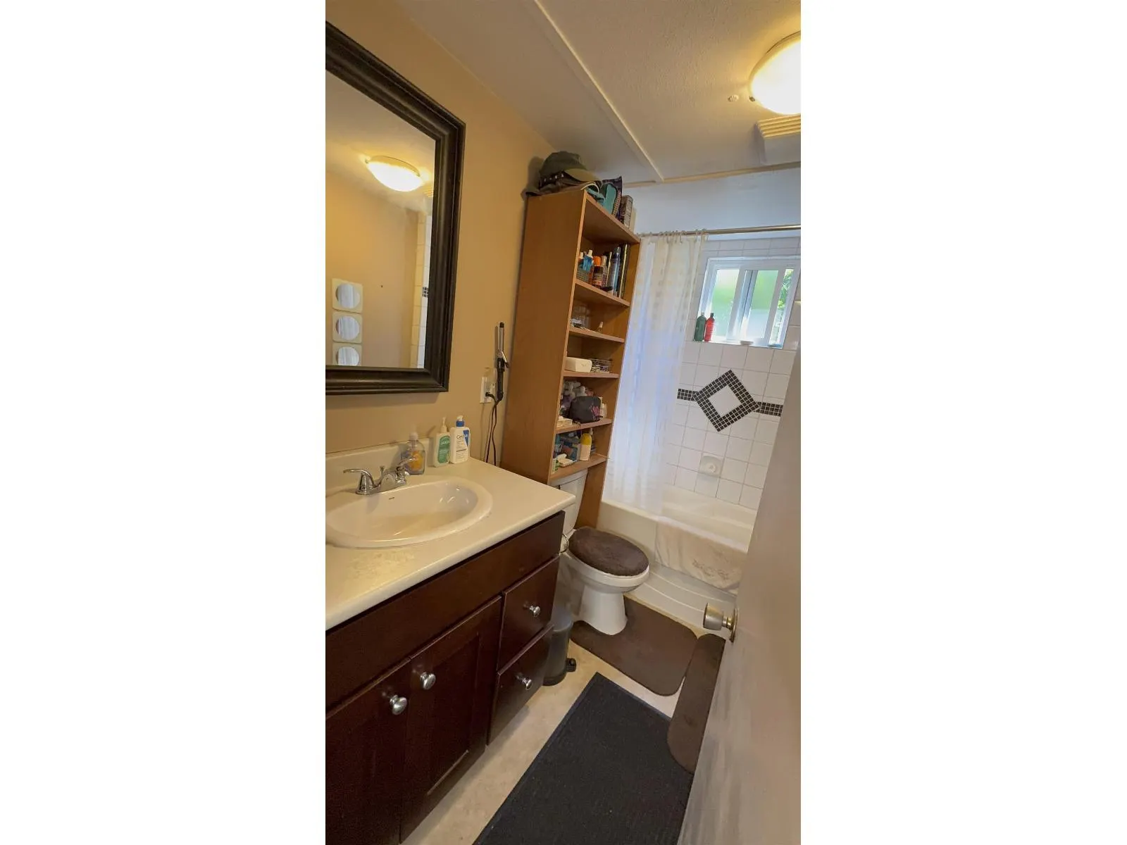2104 OAKRIDGE CRESCENT