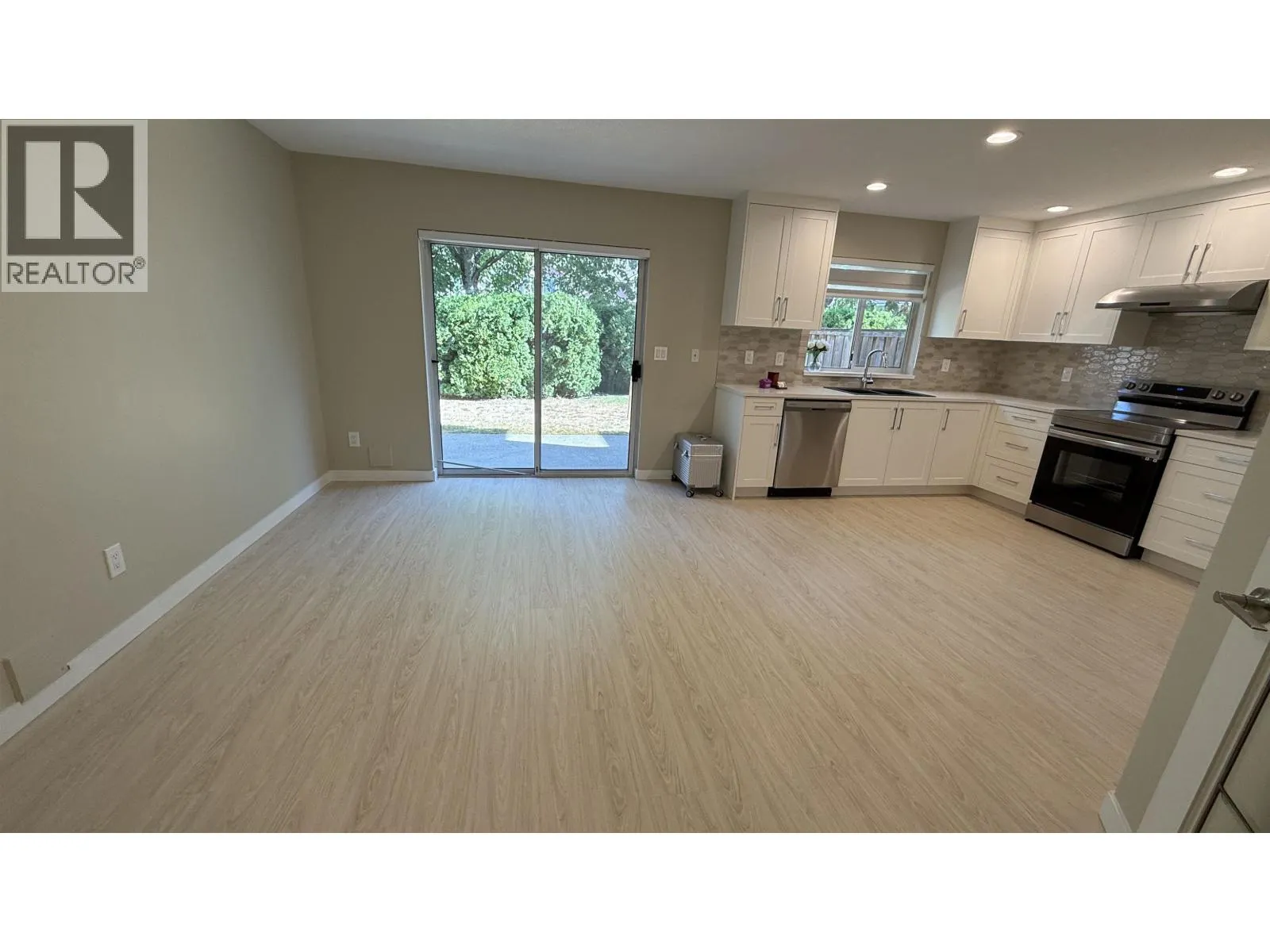 3 10000 FISHER GATE