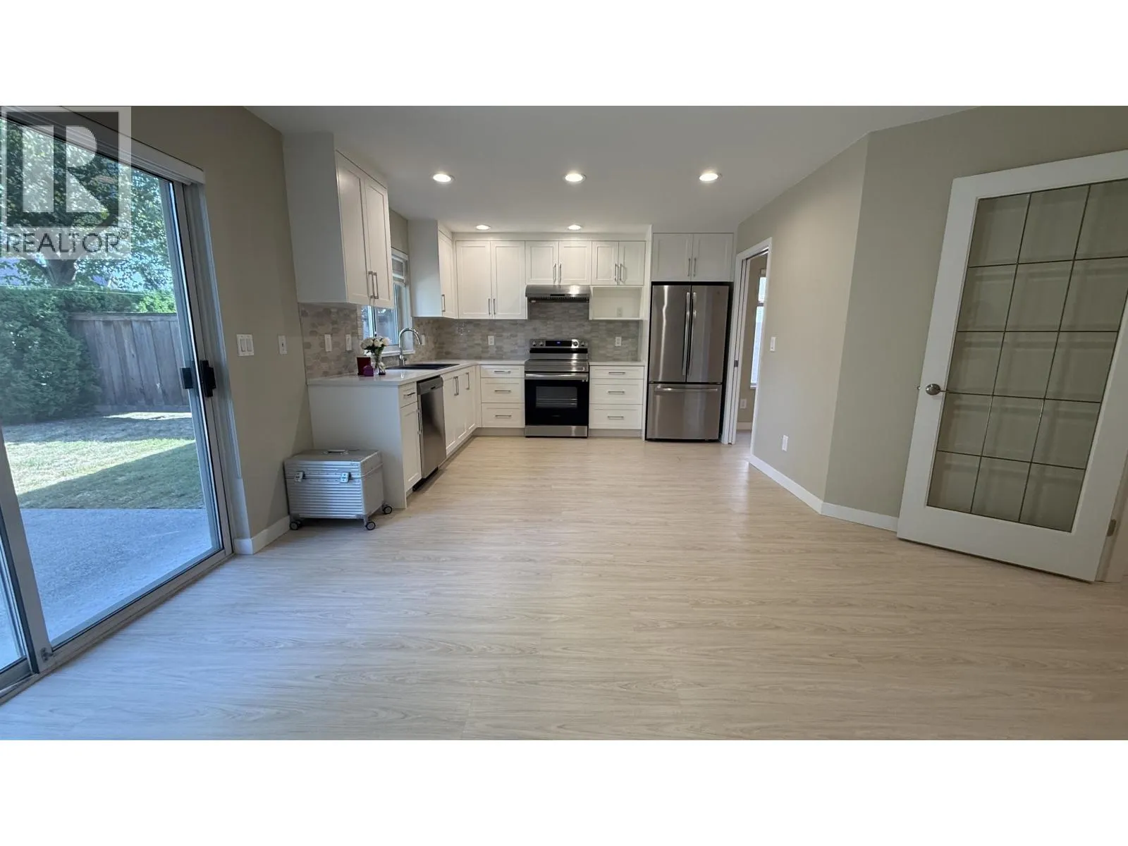 3 10000 FISHER GATE