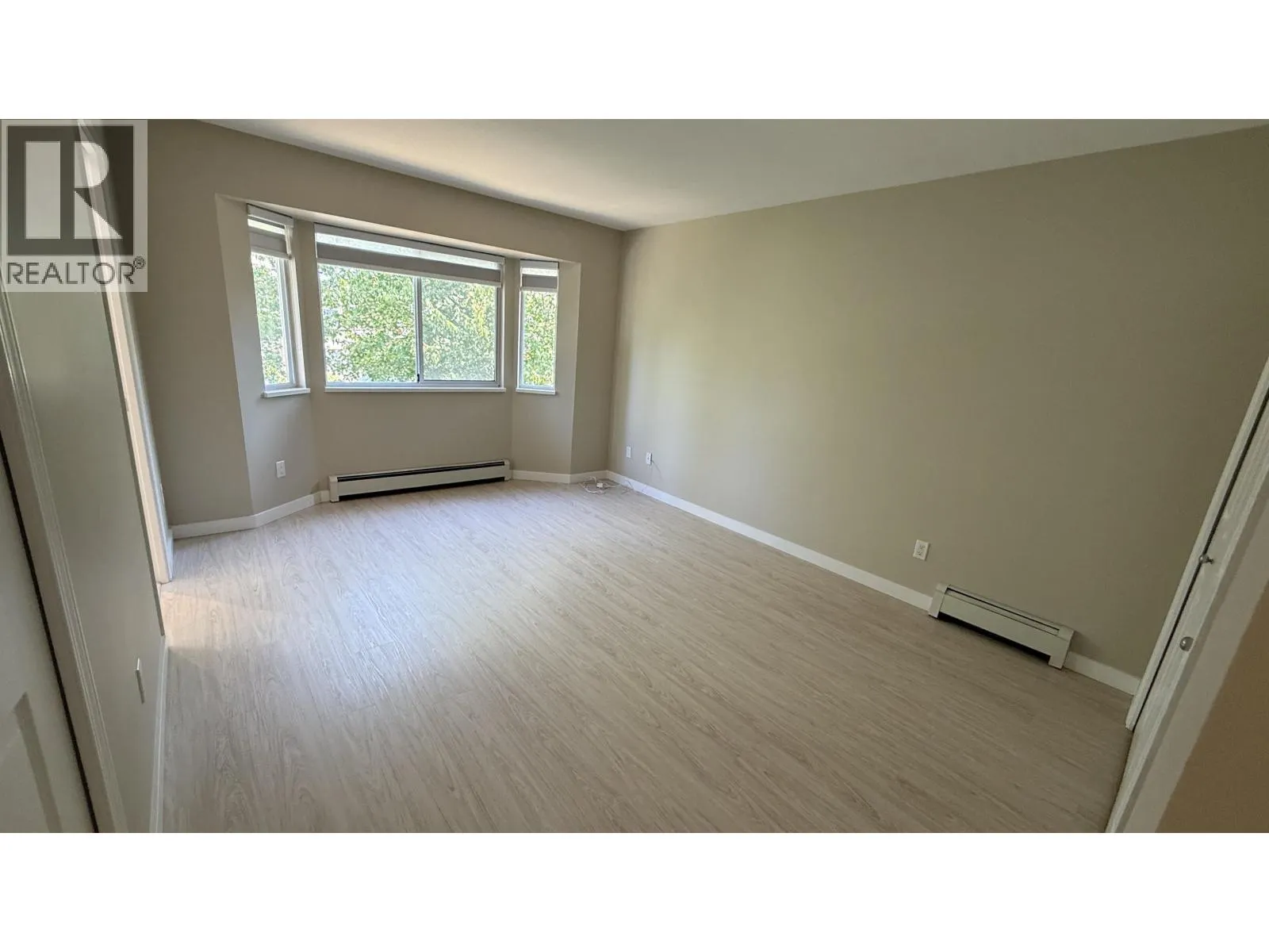 3 10000 FISHER GATE