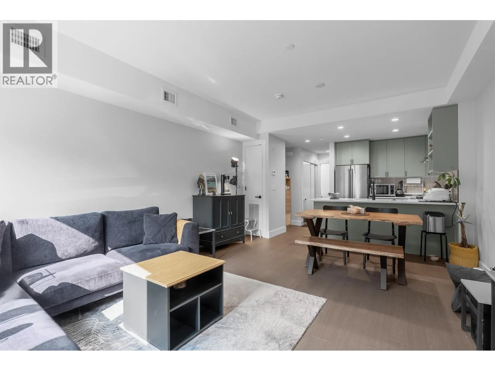 106 12040 PLAZA STREET