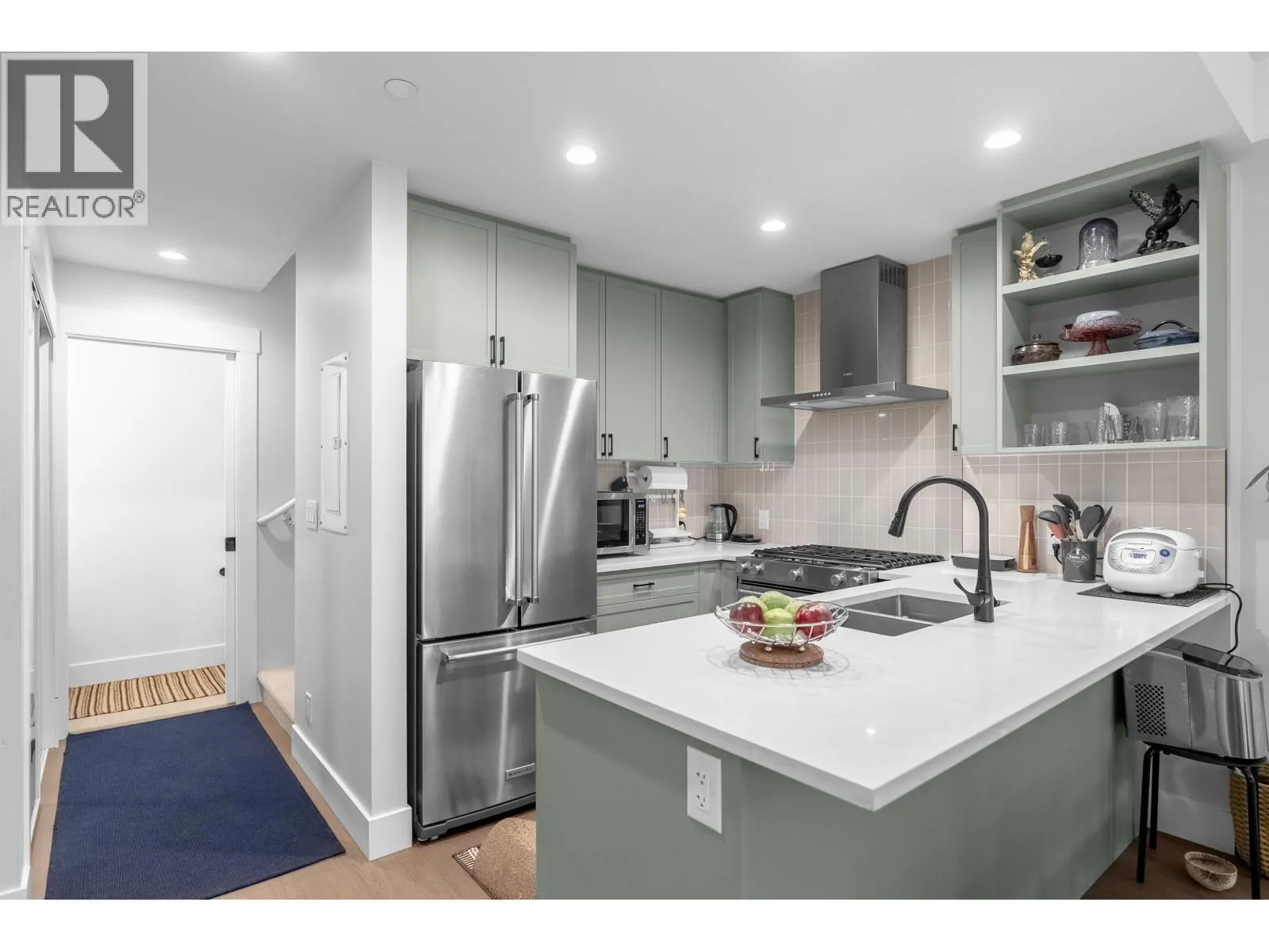 106 12040 PLAZA STREET