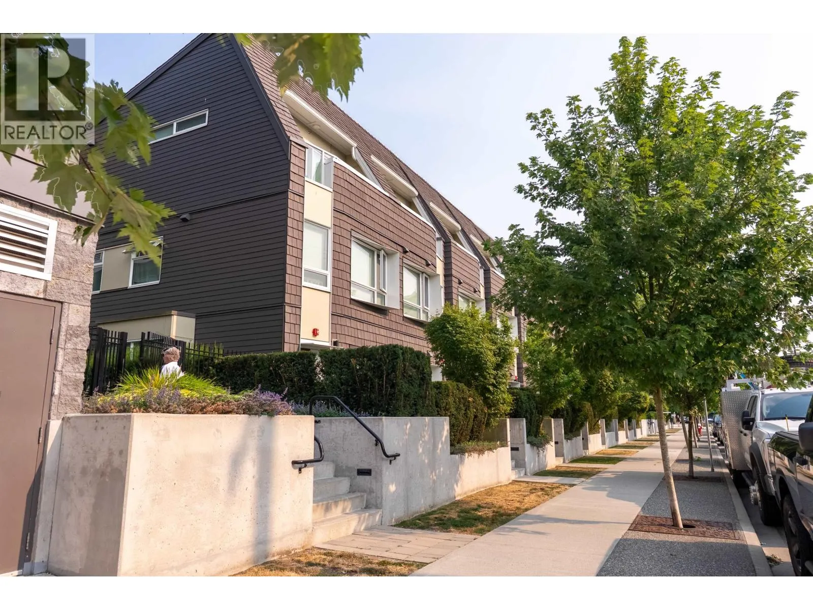 106 12040 PLAZA STREET