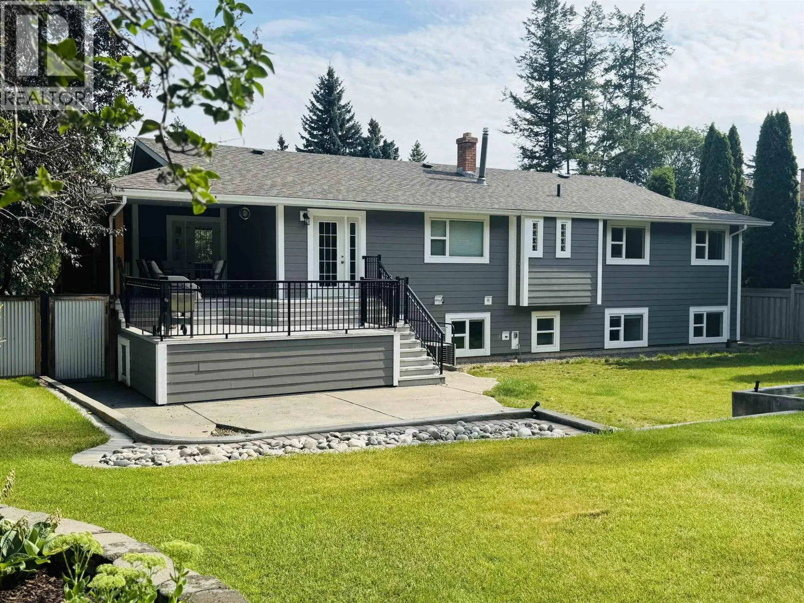 27 COUNTRY CLUB BOULEVARD