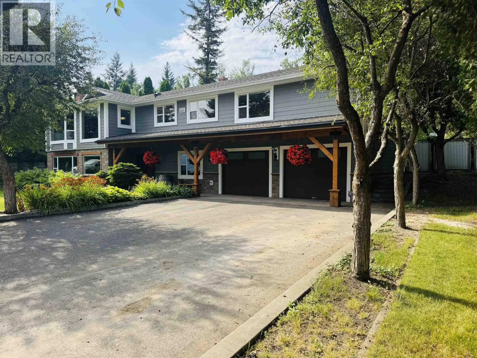 27 COUNTRY CLUB BOULEVARD