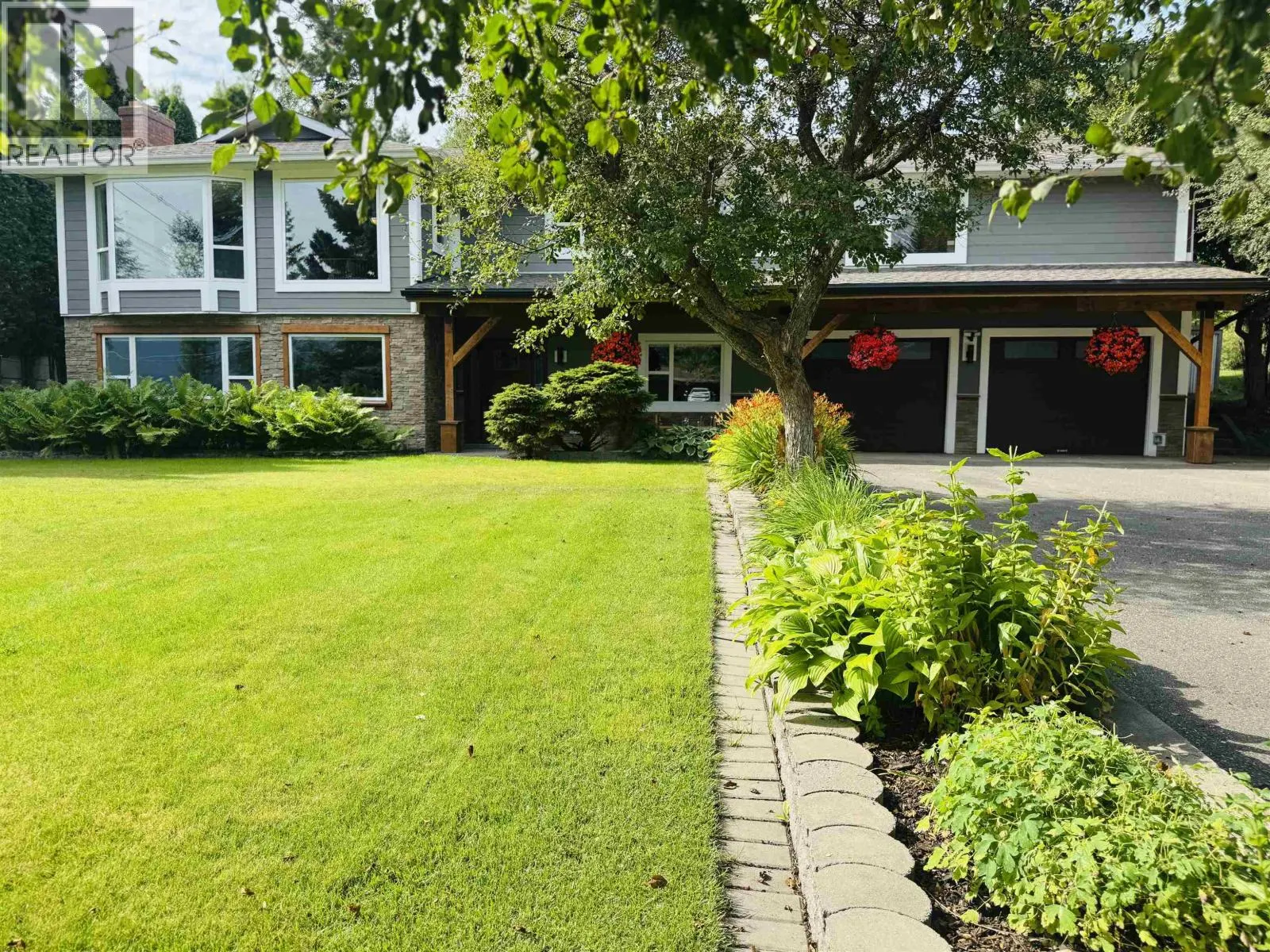 27 COUNTRY CLUB BOULEVARD
