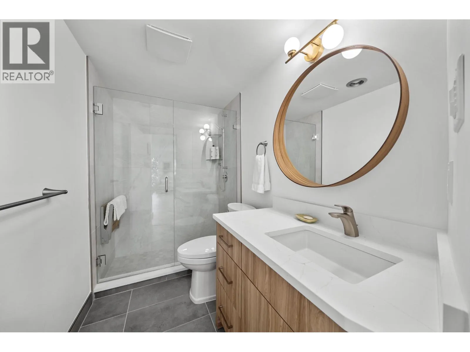 605 1930 MARINE DRIVE