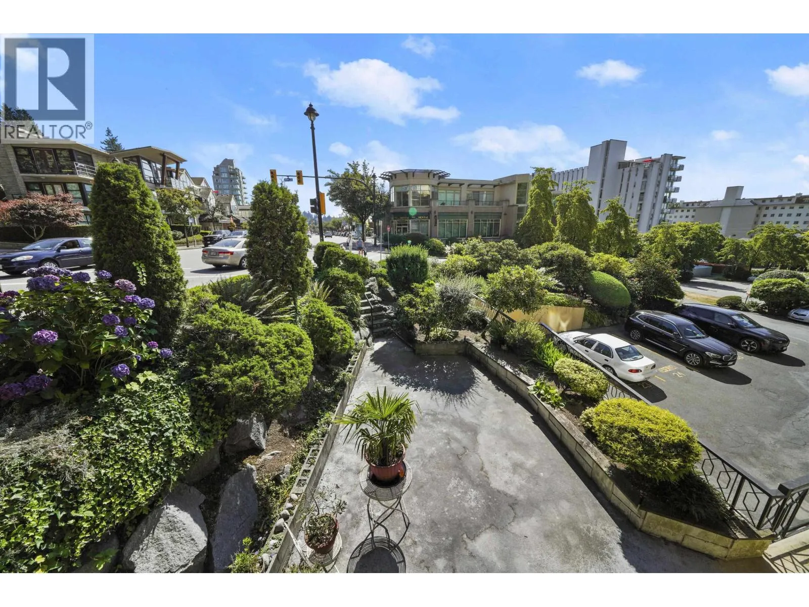 605 1930 MARINE DRIVE