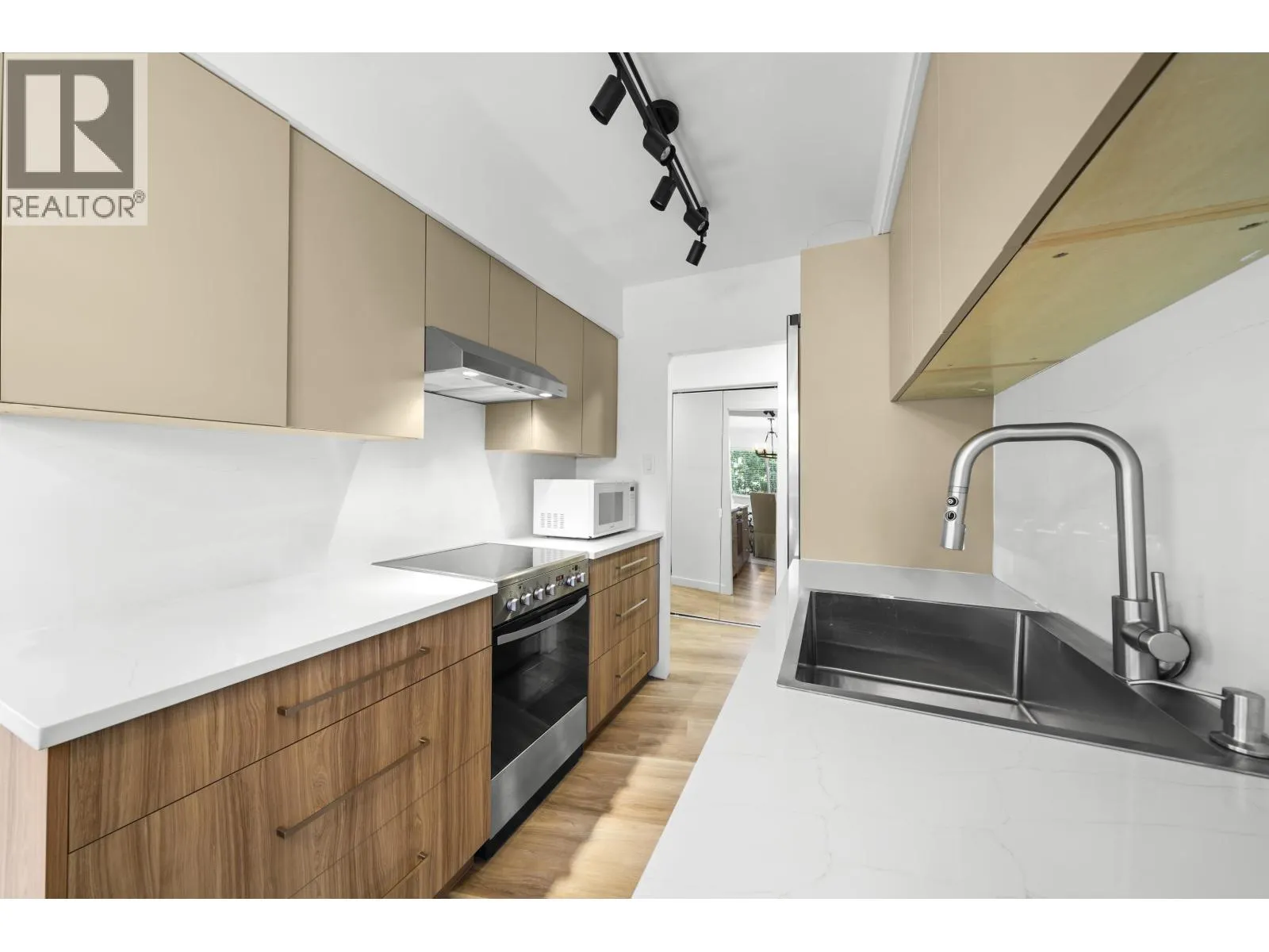 605 1930 MARINE DRIVE