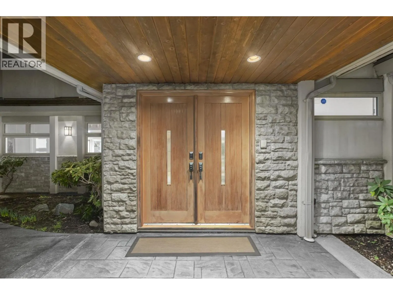 1128 CRESTLINE ROAD