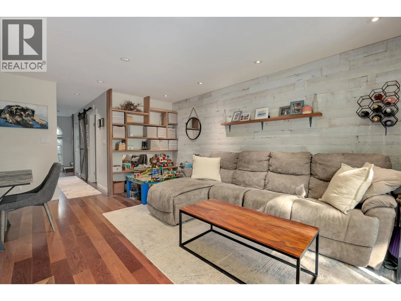 3 900 W 17TH STREET