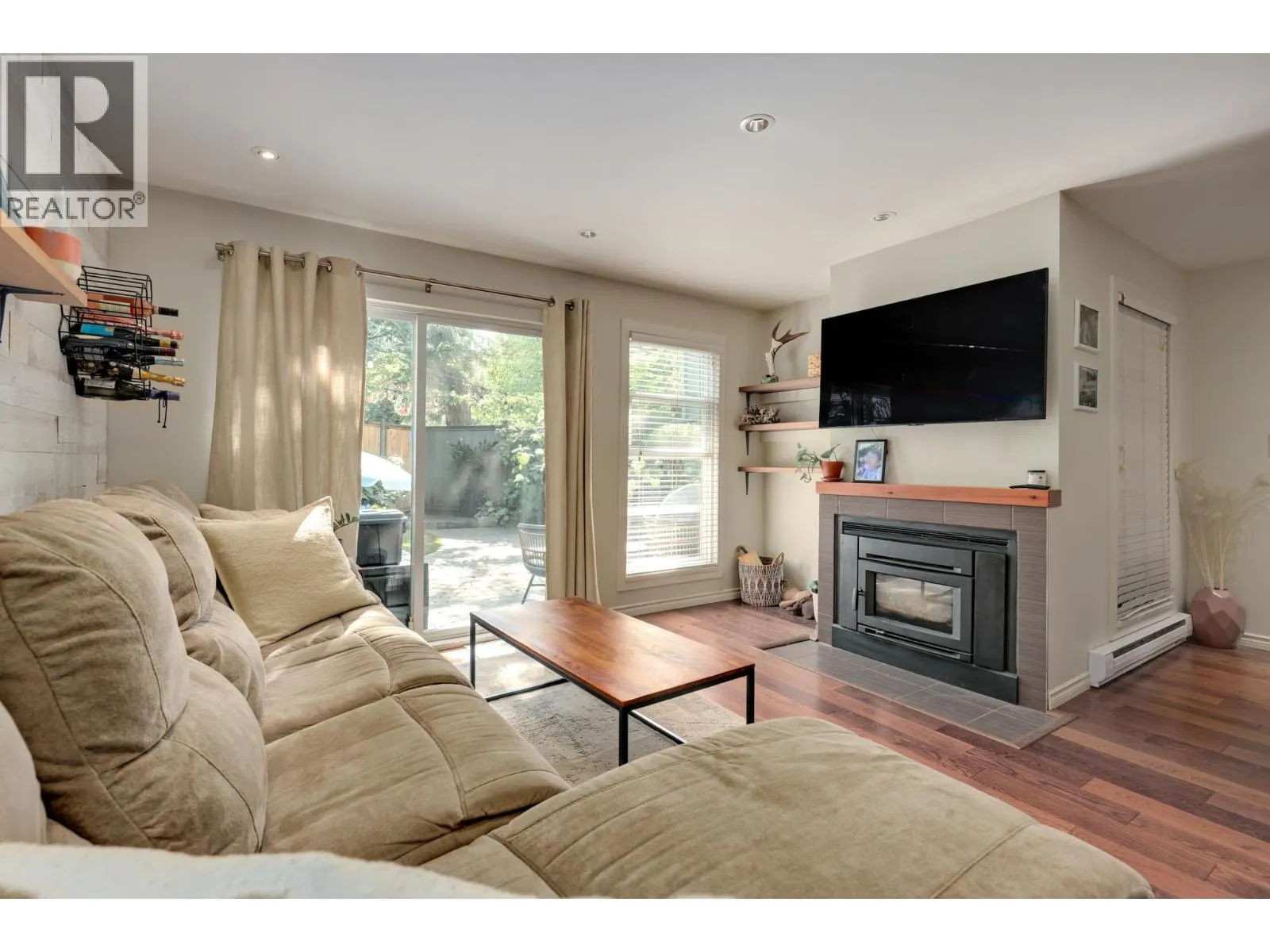 3 900 W 17TH STREET