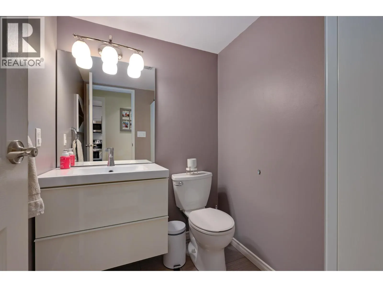3 900 W 17TH STREET