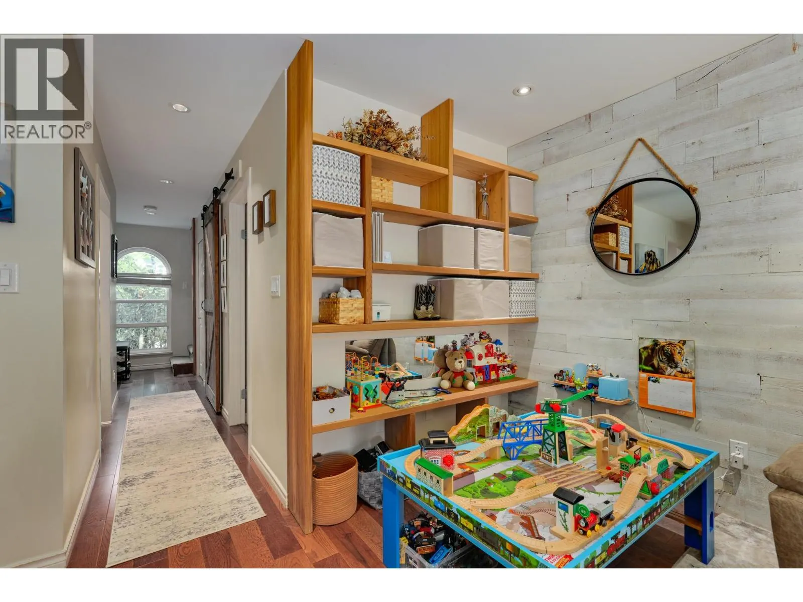 3 900 W 17TH STREET