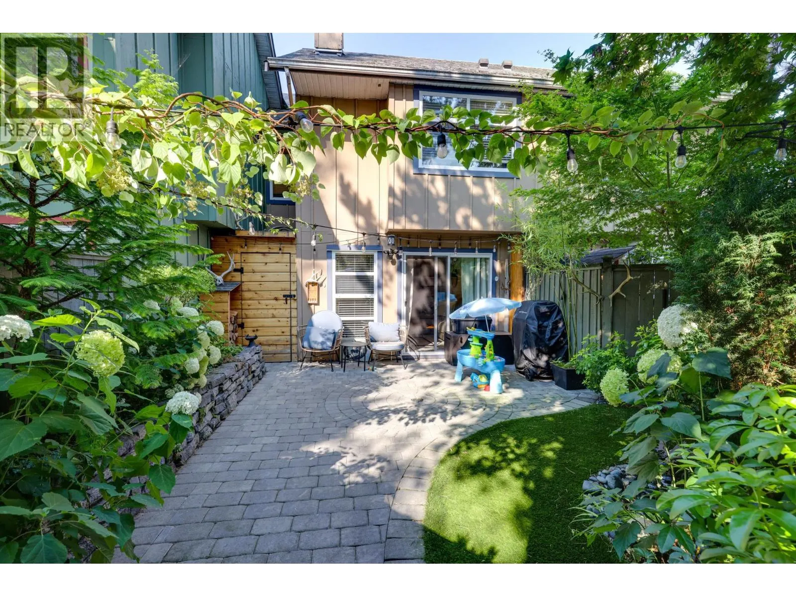 3 900 W 17TH STREET