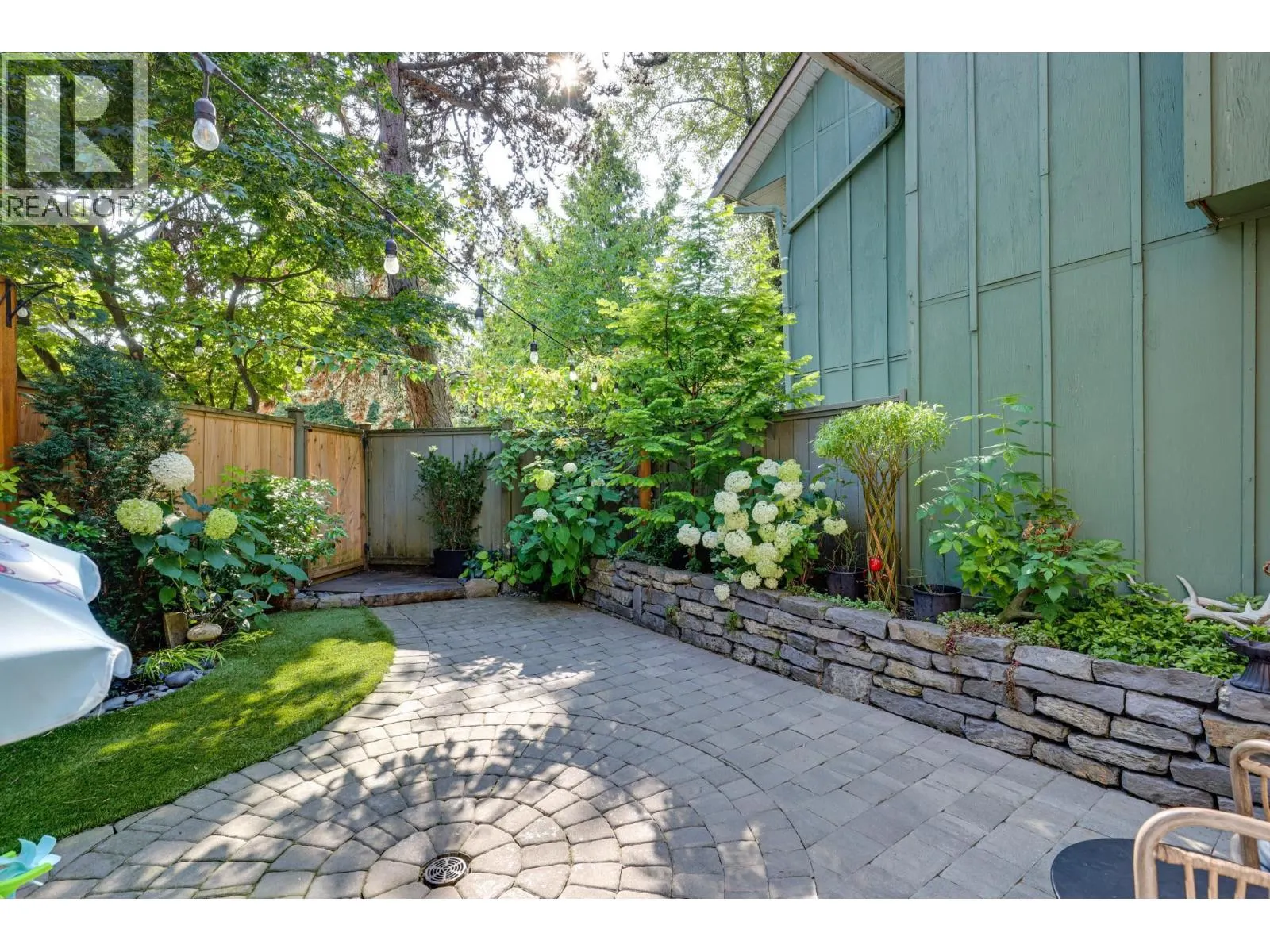3 900 W 17TH STREET