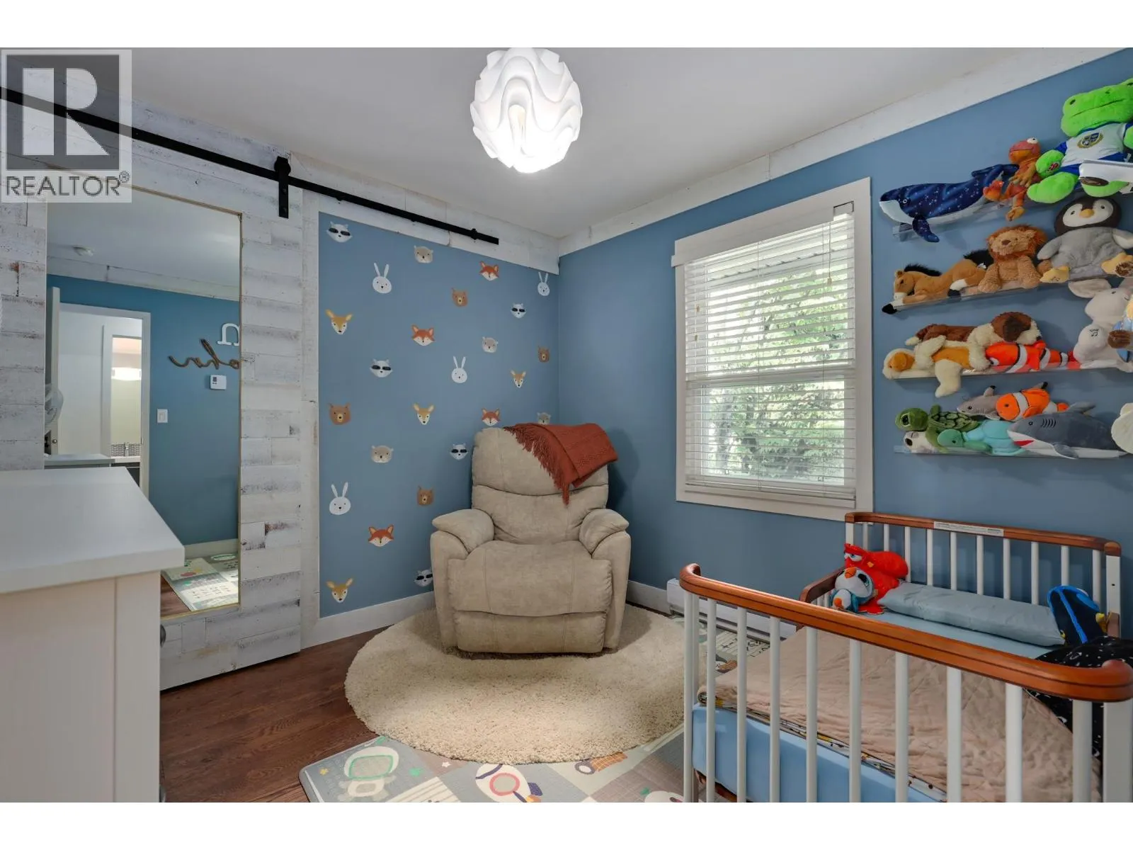 3 900 W 17TH STREET