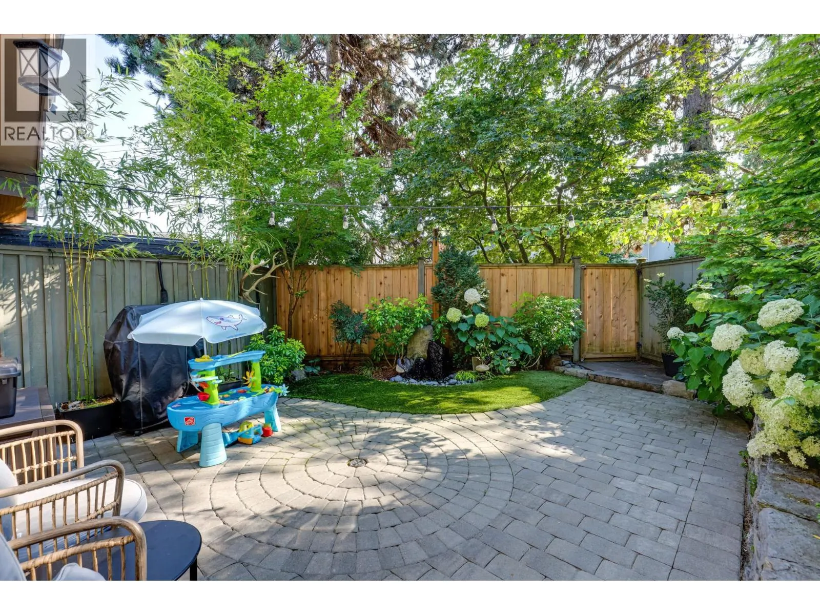 3 900 W 17TH STREET