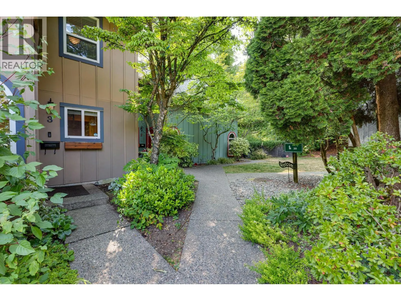 3 900 W 17TH STREET