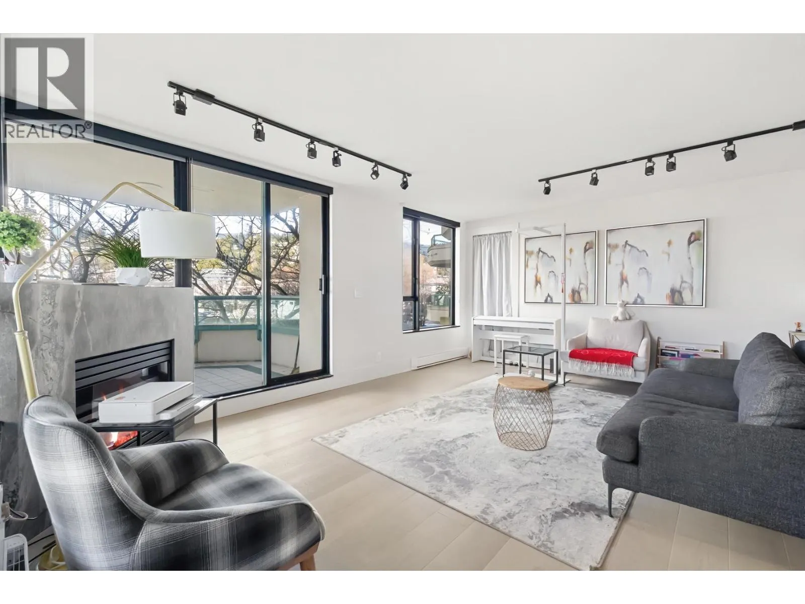 3D 328 TAYLOR WAY