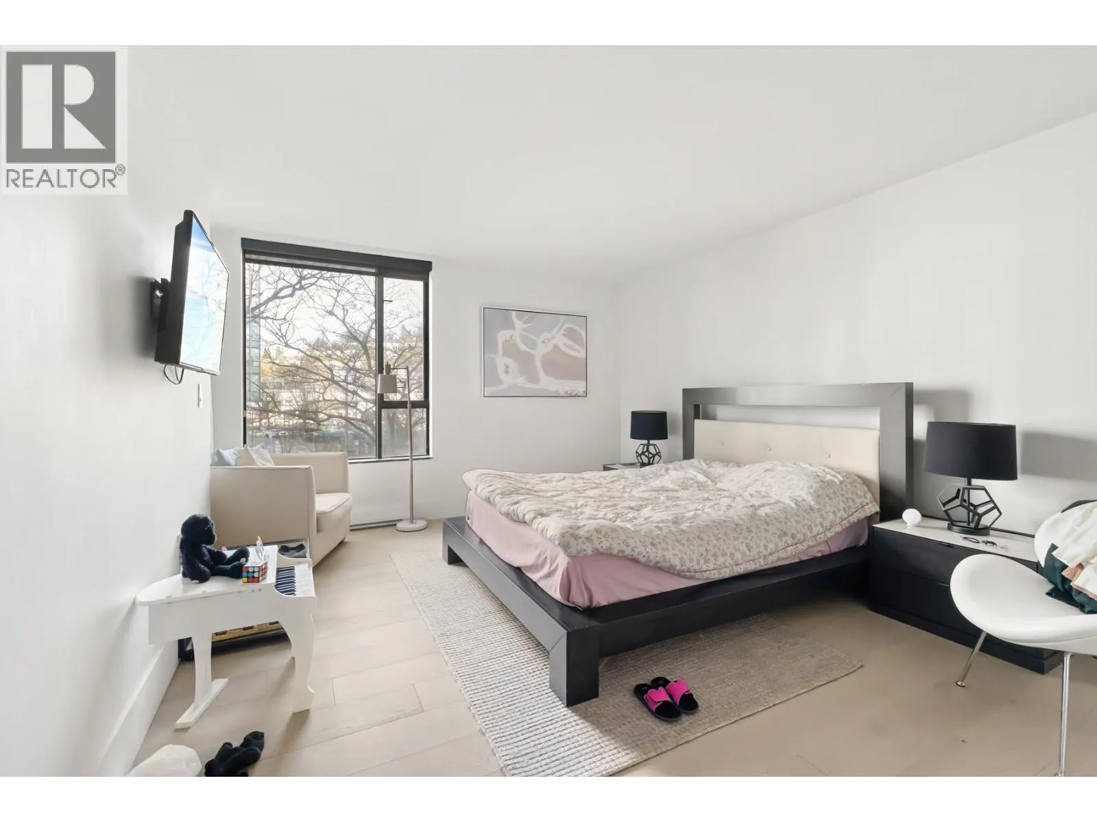 3D 328 TAYLOR WAY