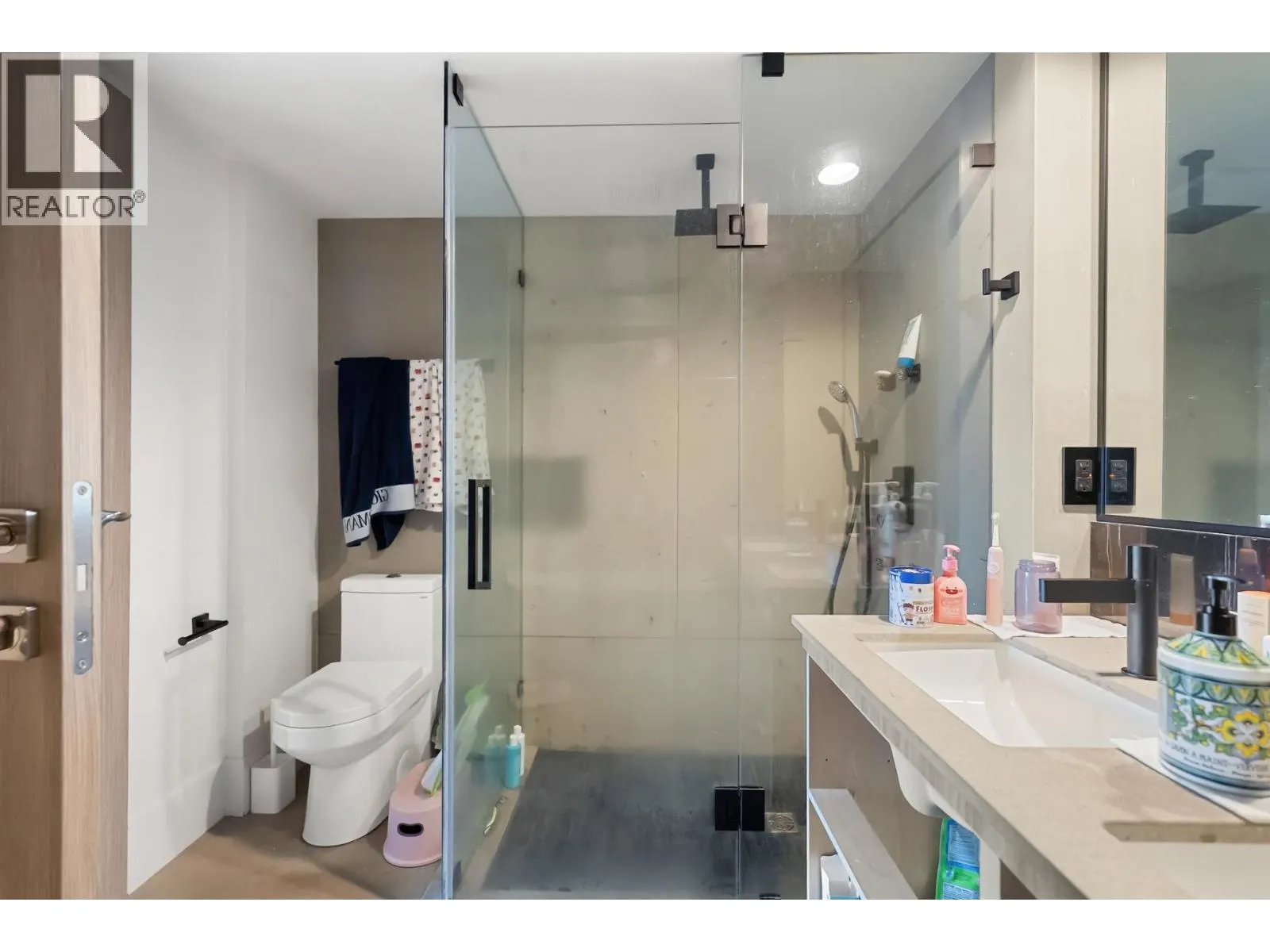 3D 328 TAYLOR WAY