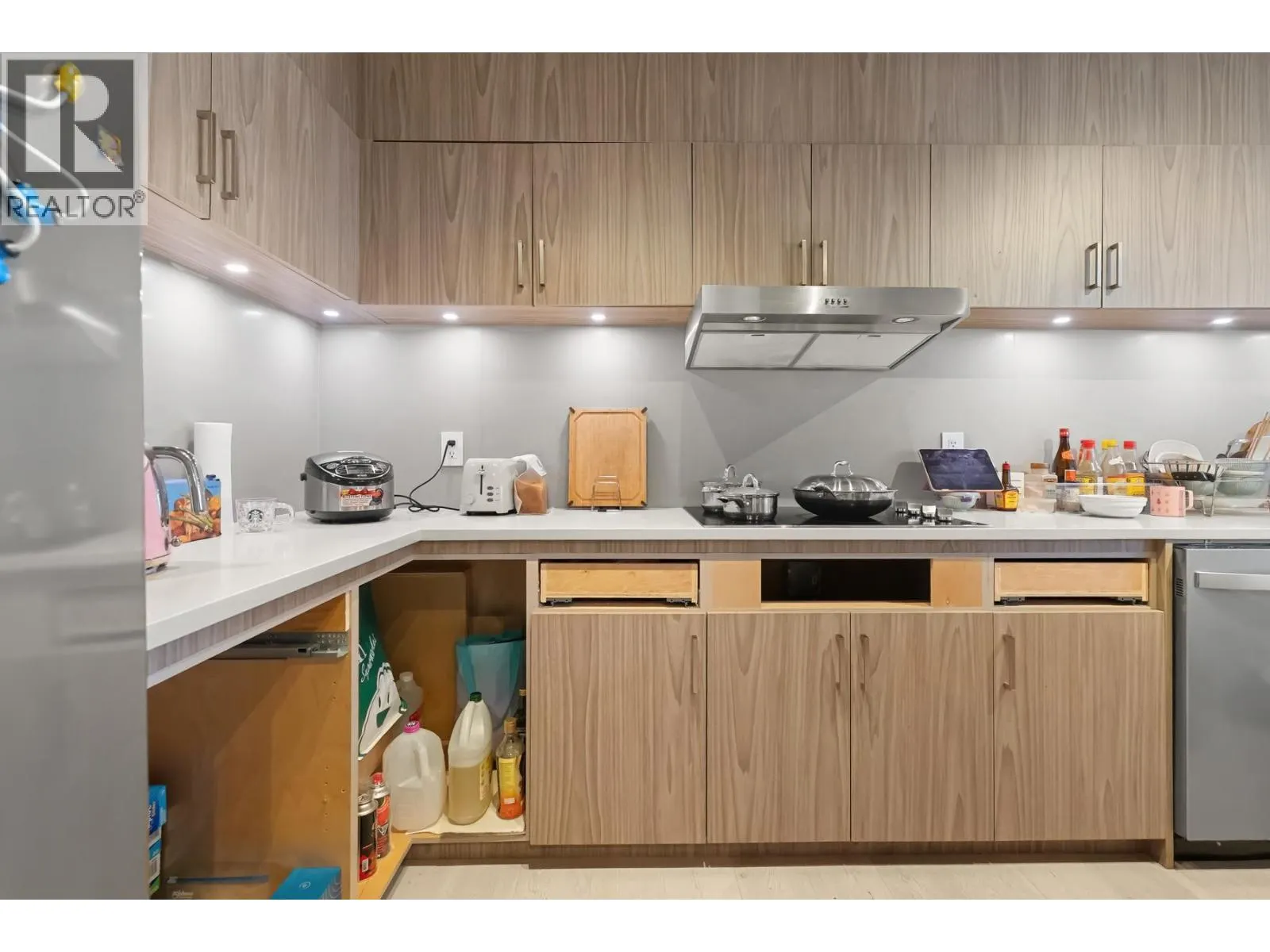 3D 328 TAYLOR WAY