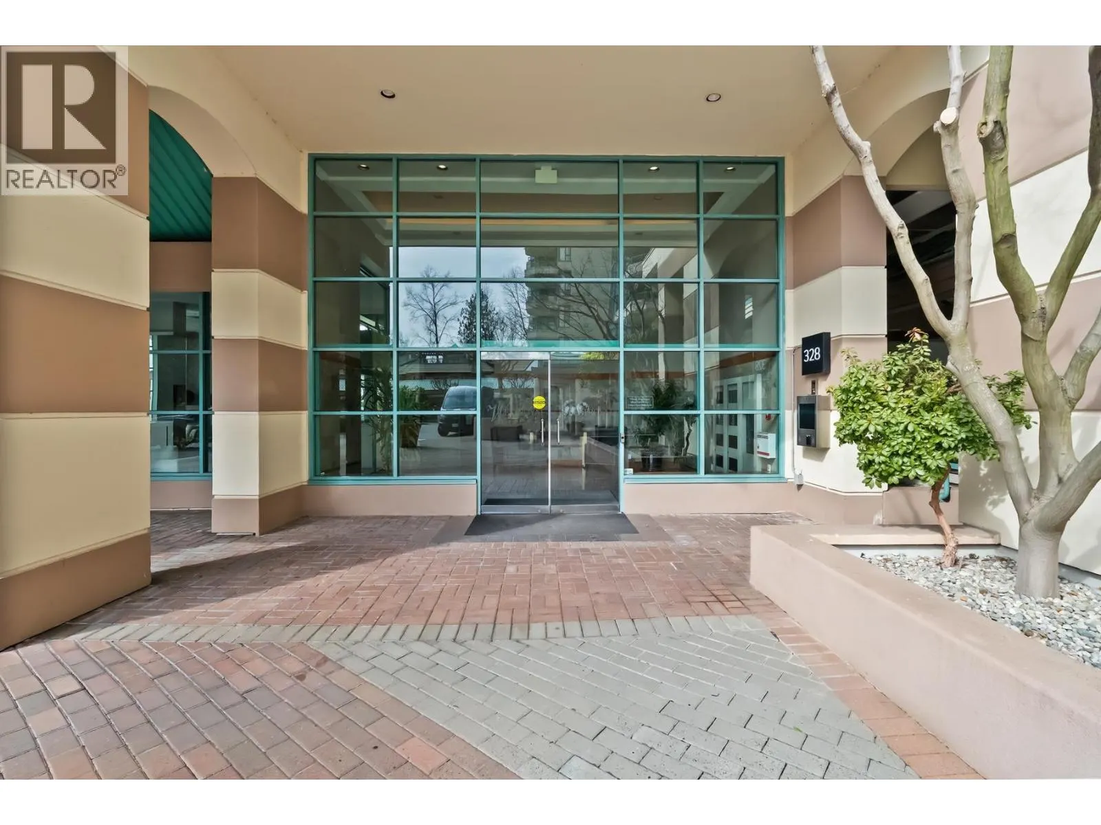3D 328 TAYLOR WAY