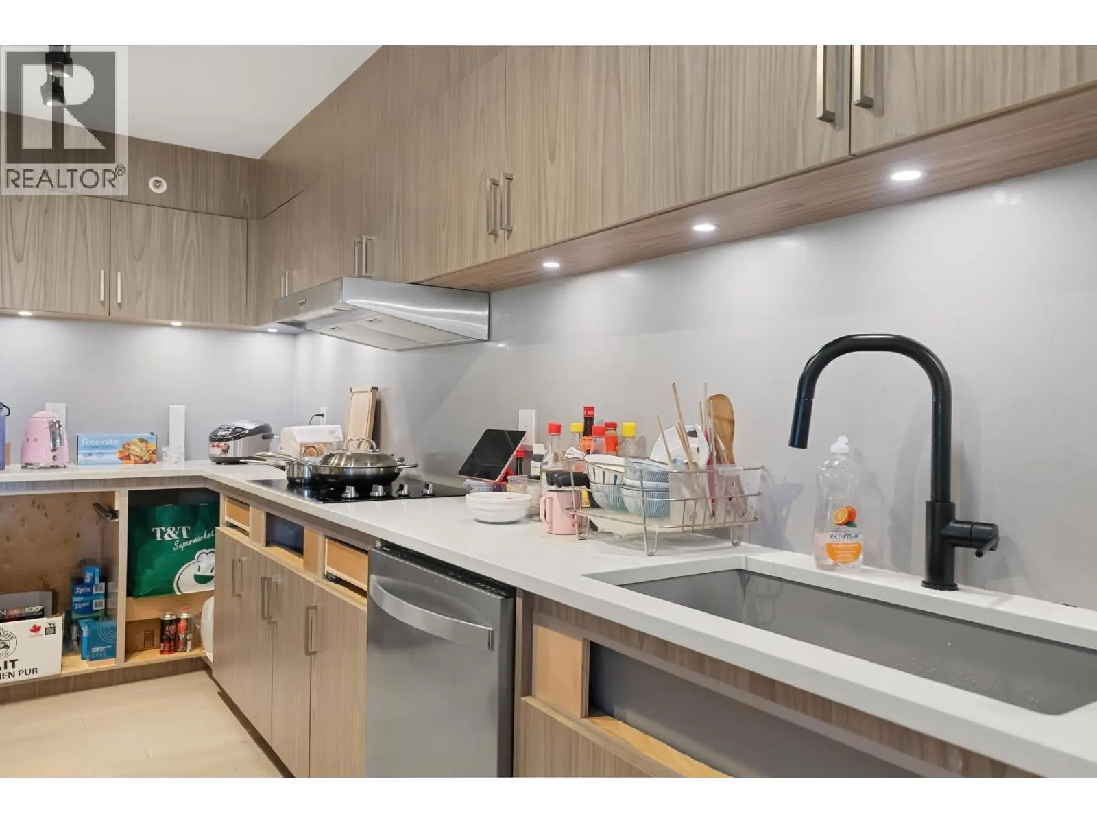 3D 328 TAYLOR WAY