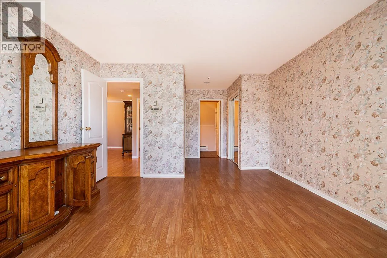 8 19044 118B AVENUE