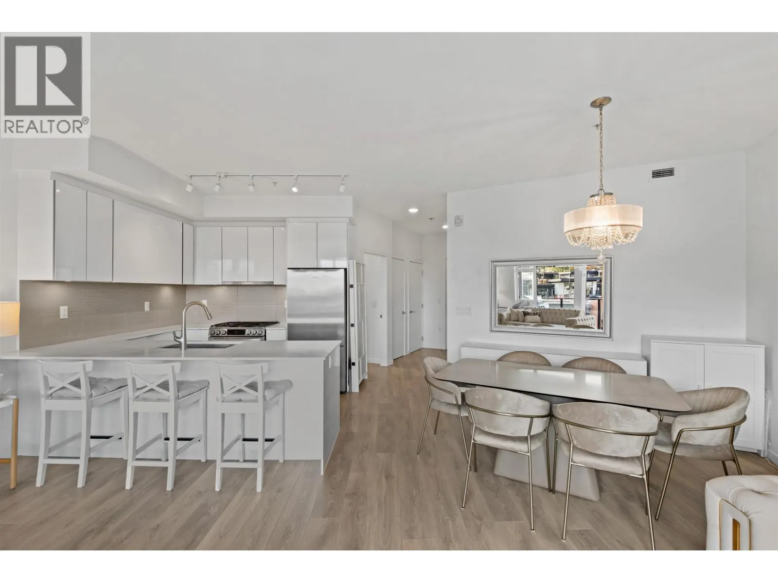 505 725 MARINE DRIVE