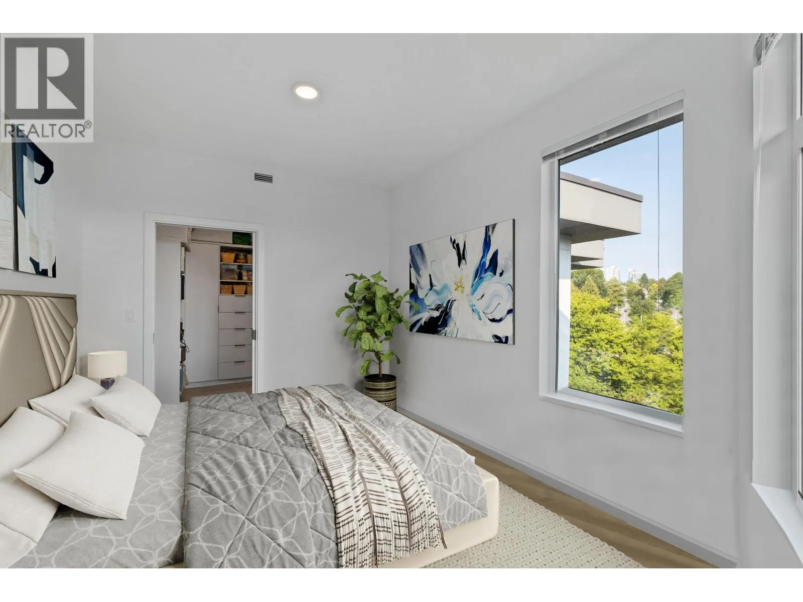 505 725 MARINE DRIVE