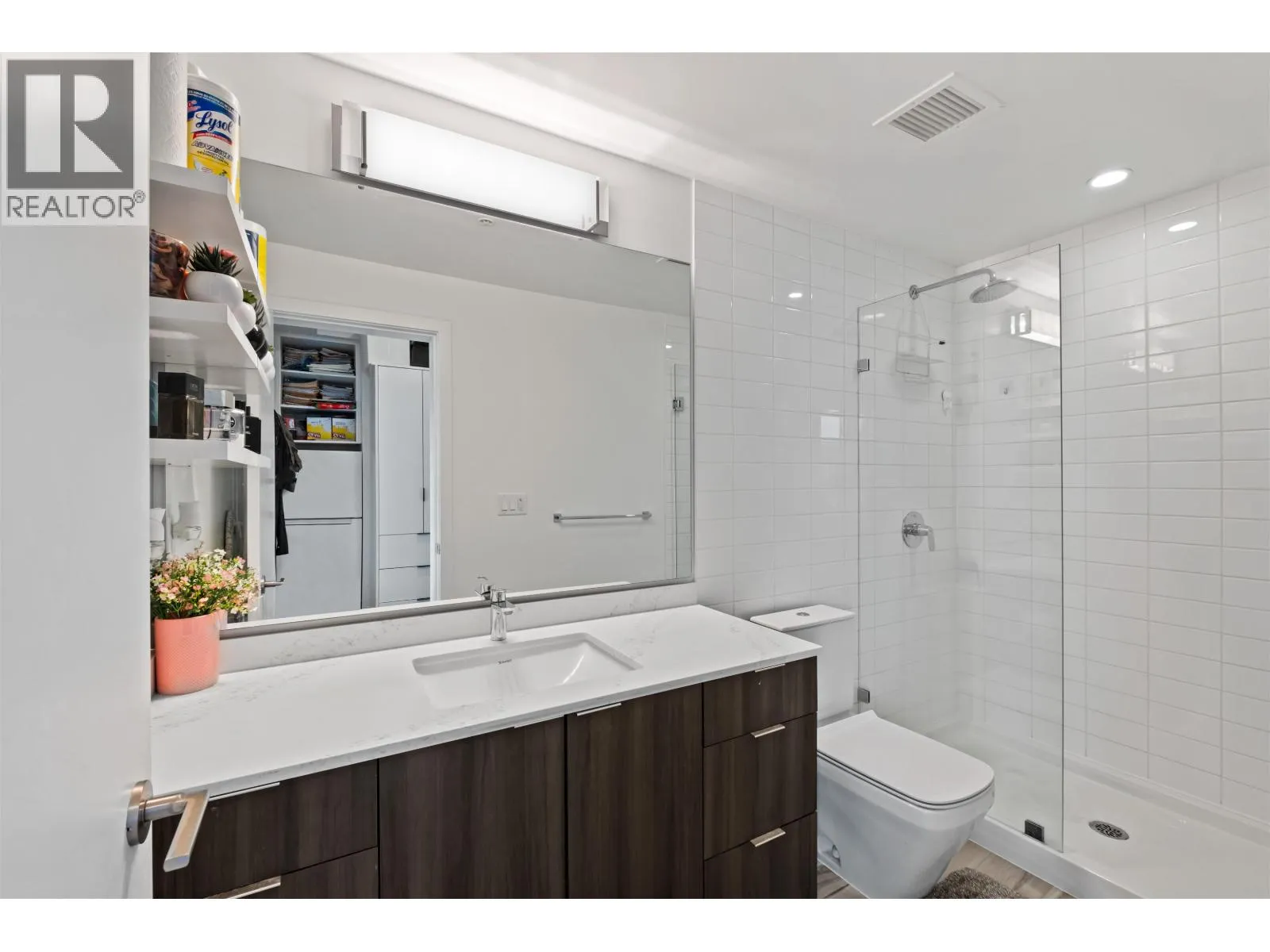 505 725 MARINE DRIVE