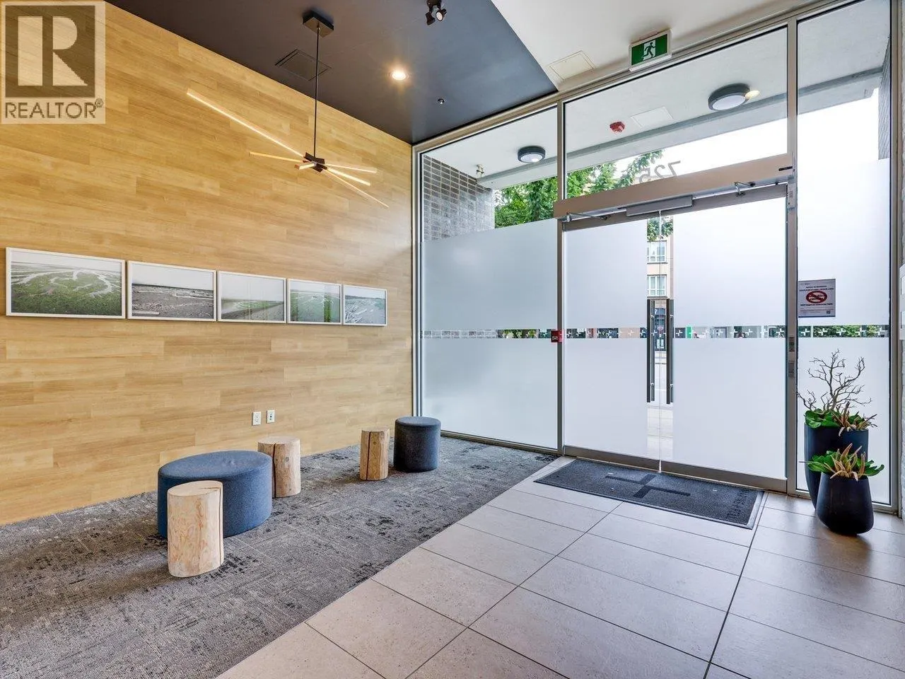 505 725 MARINE DRIVE