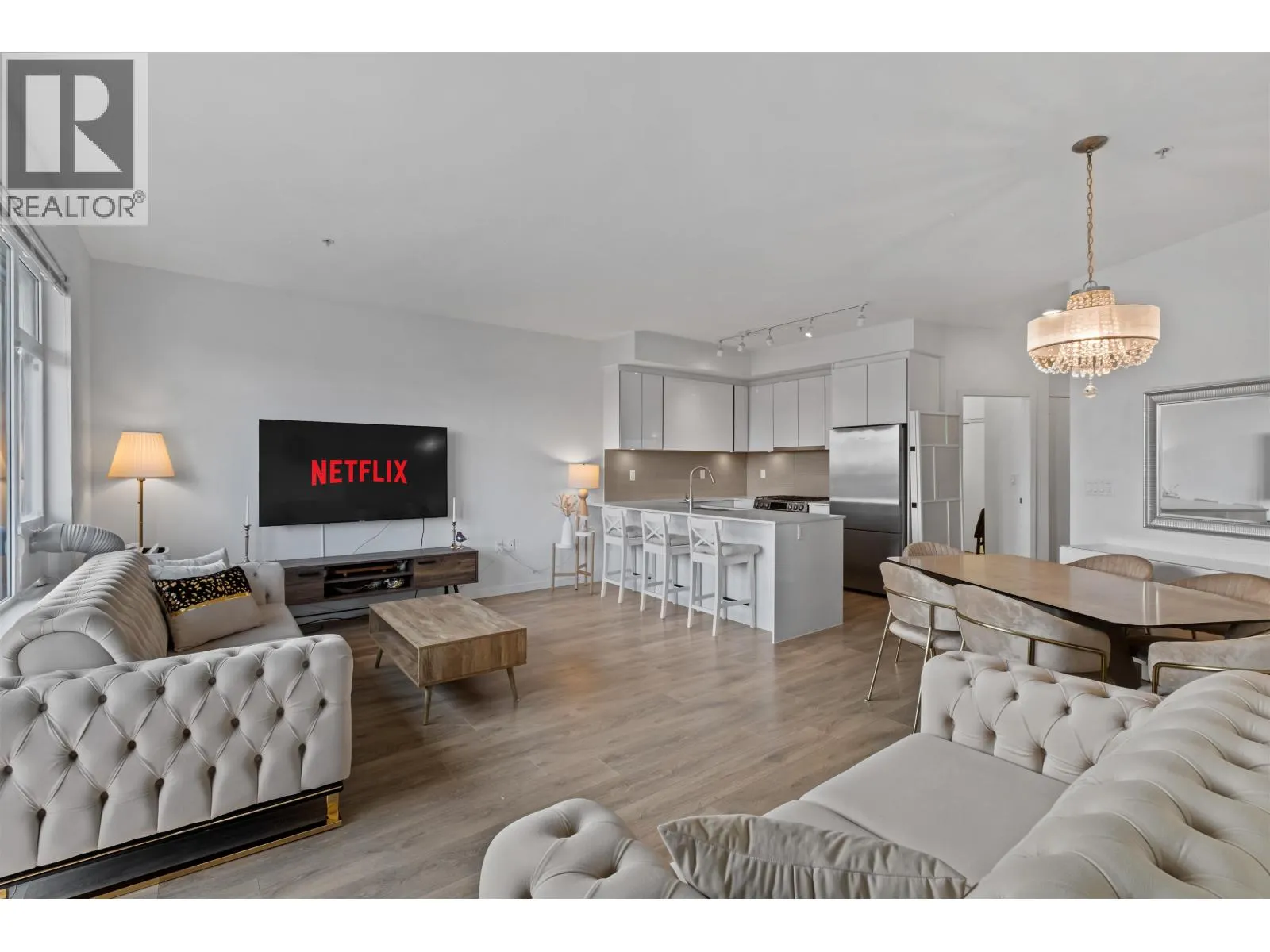 505 725 MARINE DRIVE