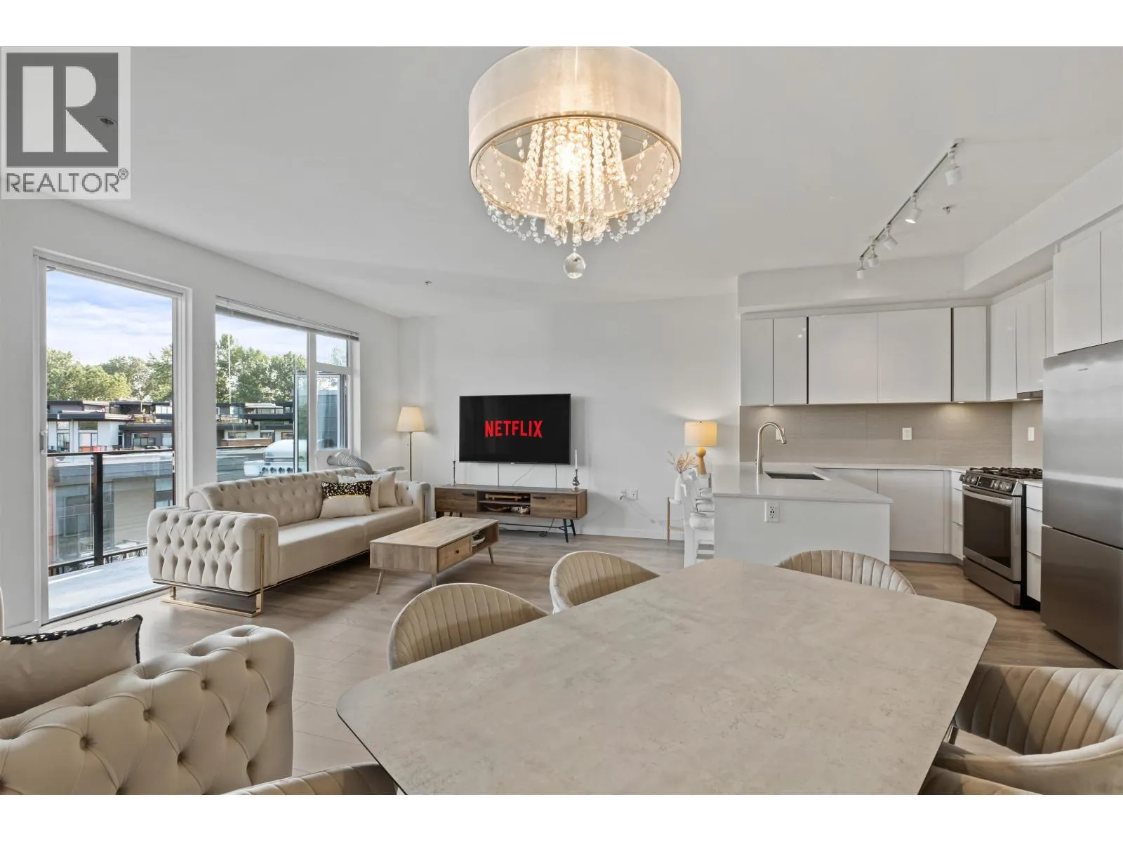 505 725 MARINE DRIVE