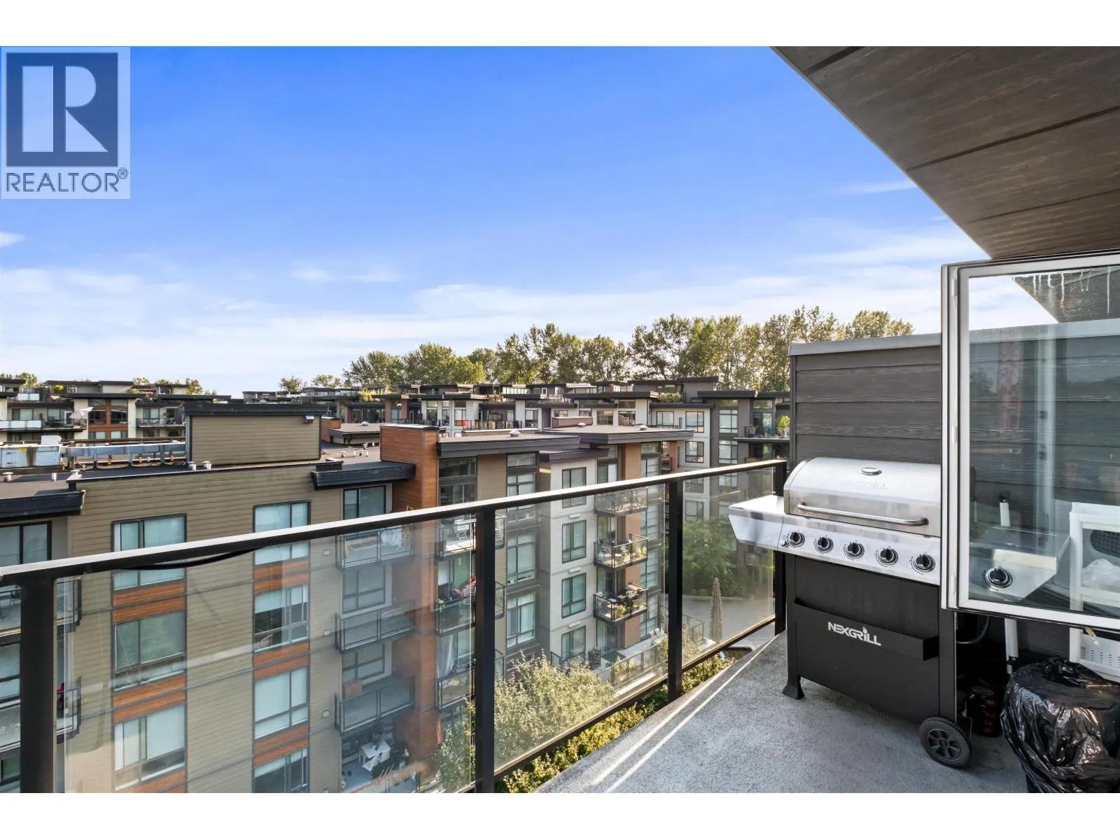 505 725 MARINE DRIVE