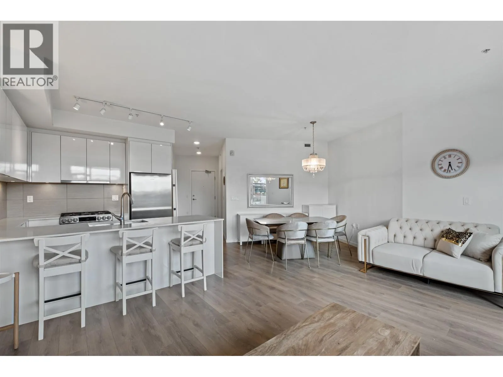 505 725 MARINE DRIVE