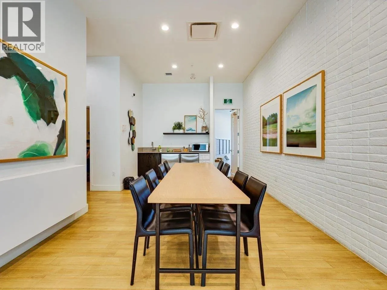 505 725 MARINE DRIVE