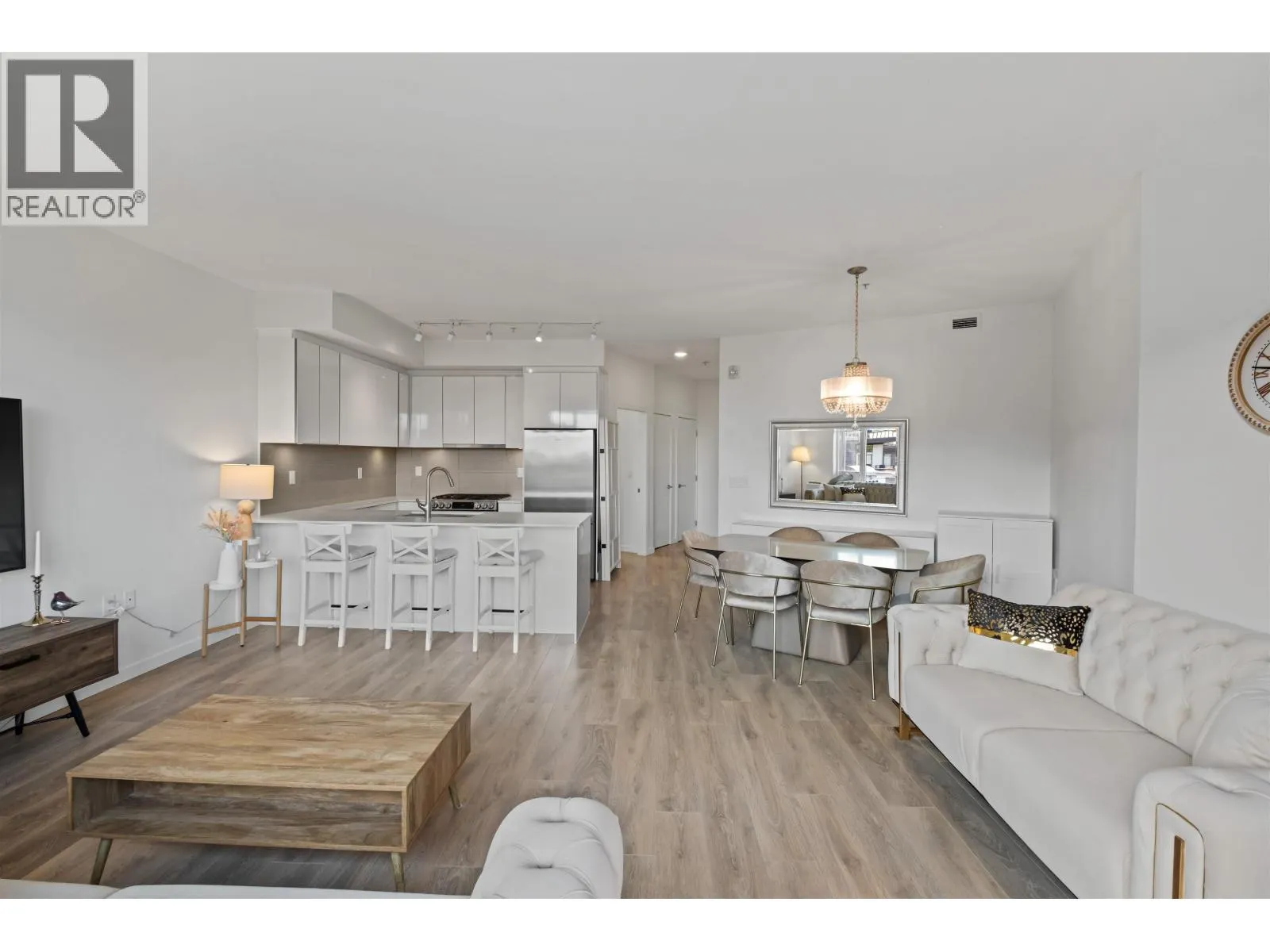 505 725 MARINE DRIVE