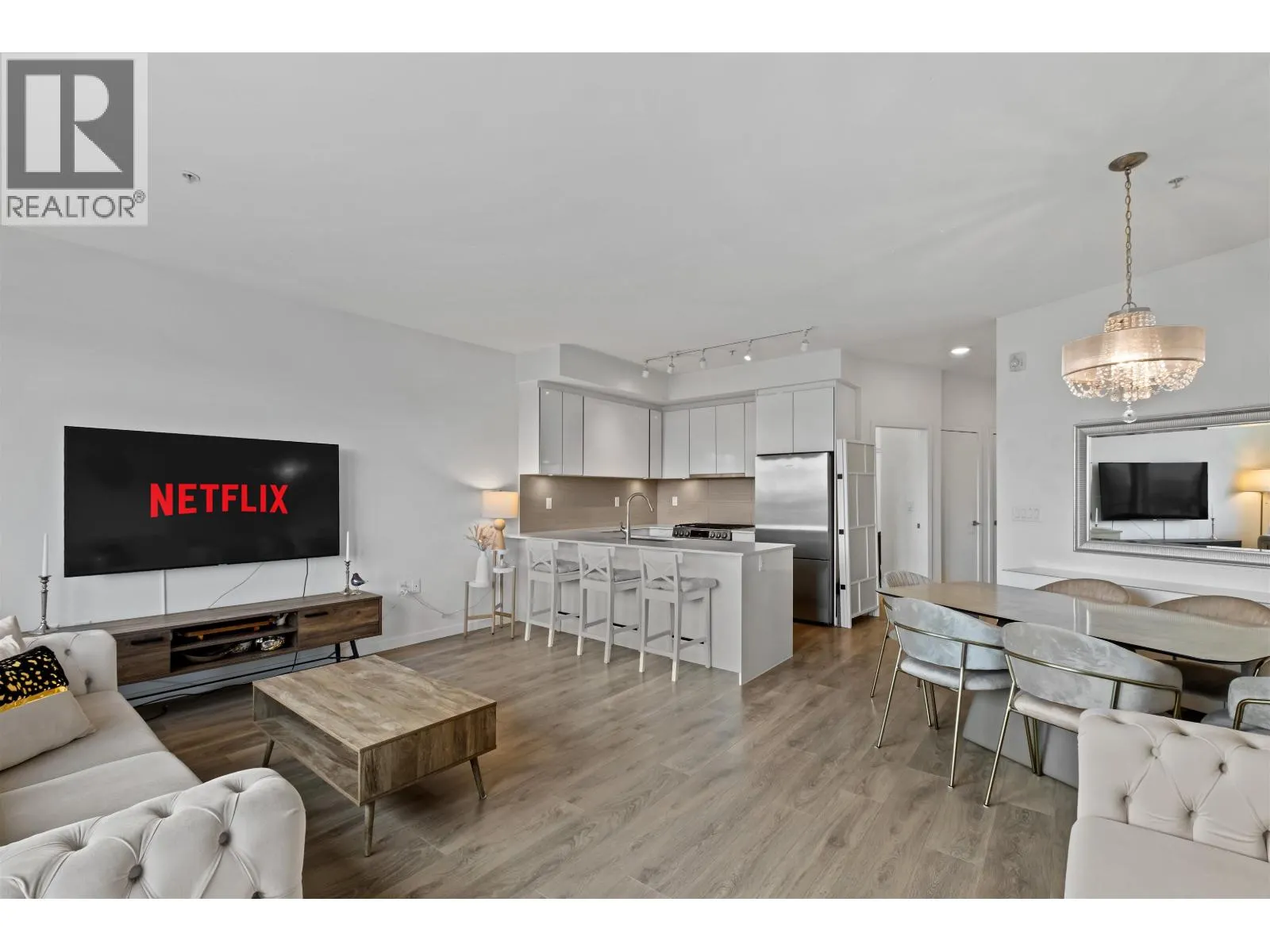505 725 MARINE DRIVE