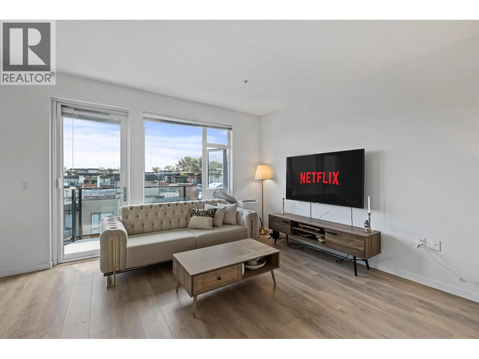 505 725 MARINE DRIVE