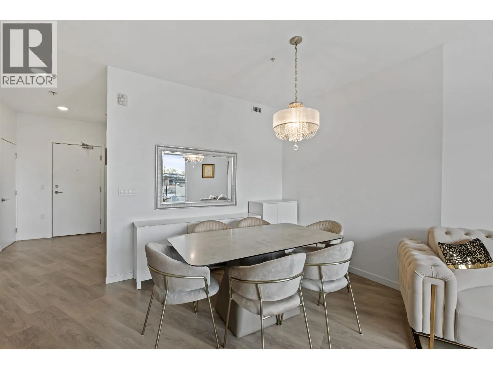 505 725 MARINE DRIVE