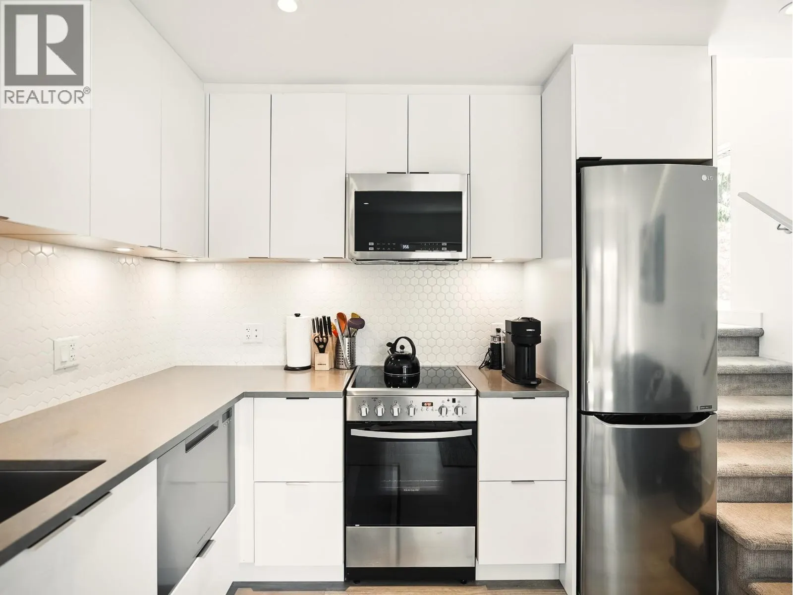 452 E 4TH STREET