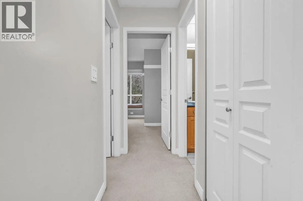 2 288 ST. DAVIDS AVENUE