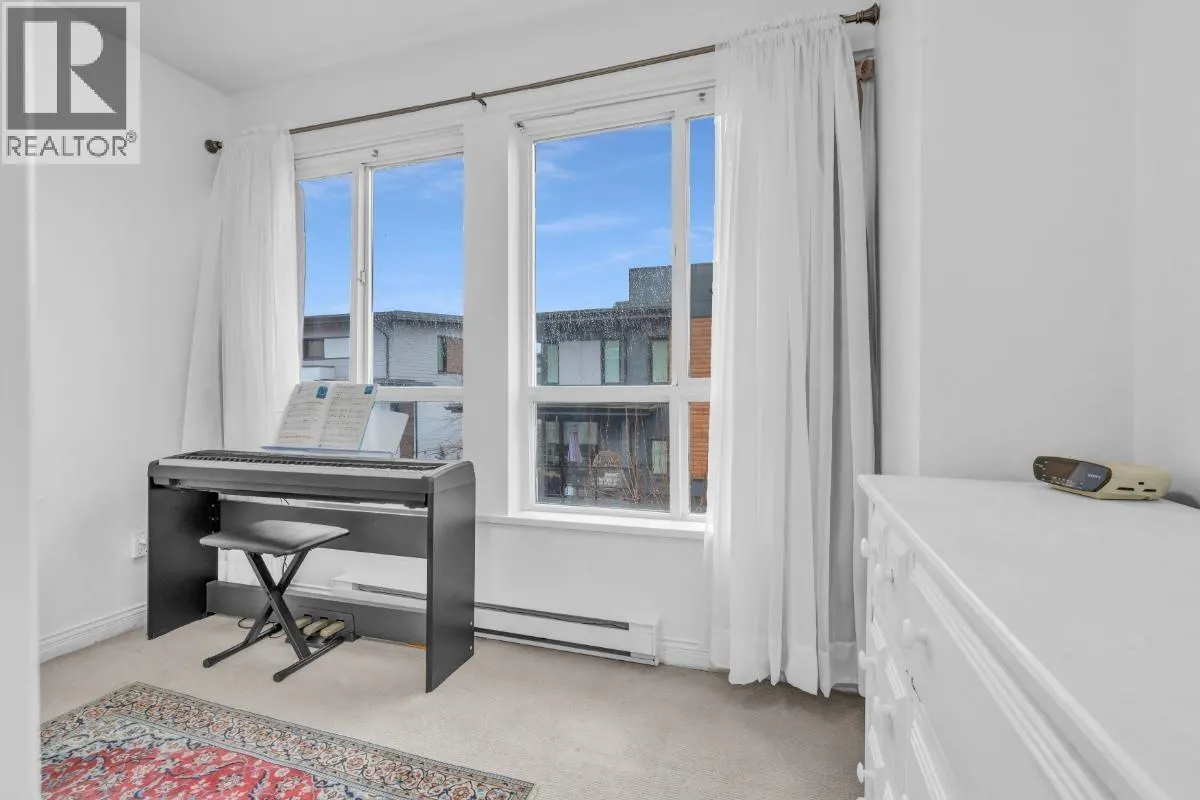 2 288 ST. DAVIDS AVENUE