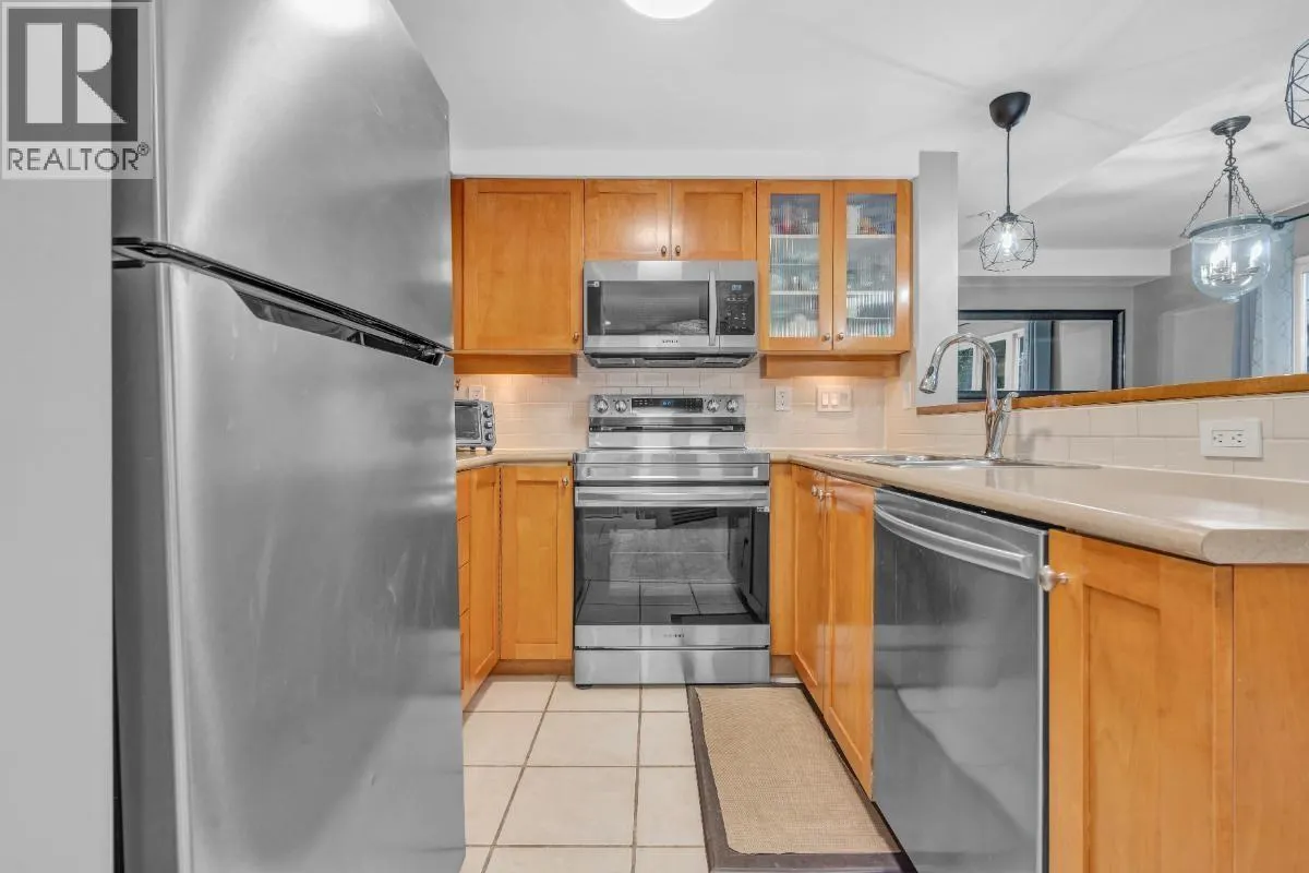 2 288 ST. DAVIDS AVENUE