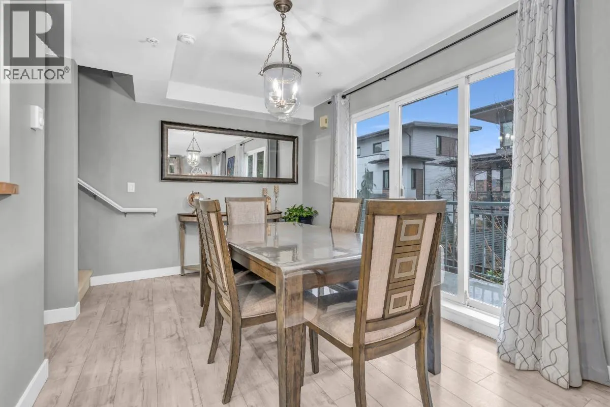 2 288 ST. DAVIDS AVENUE