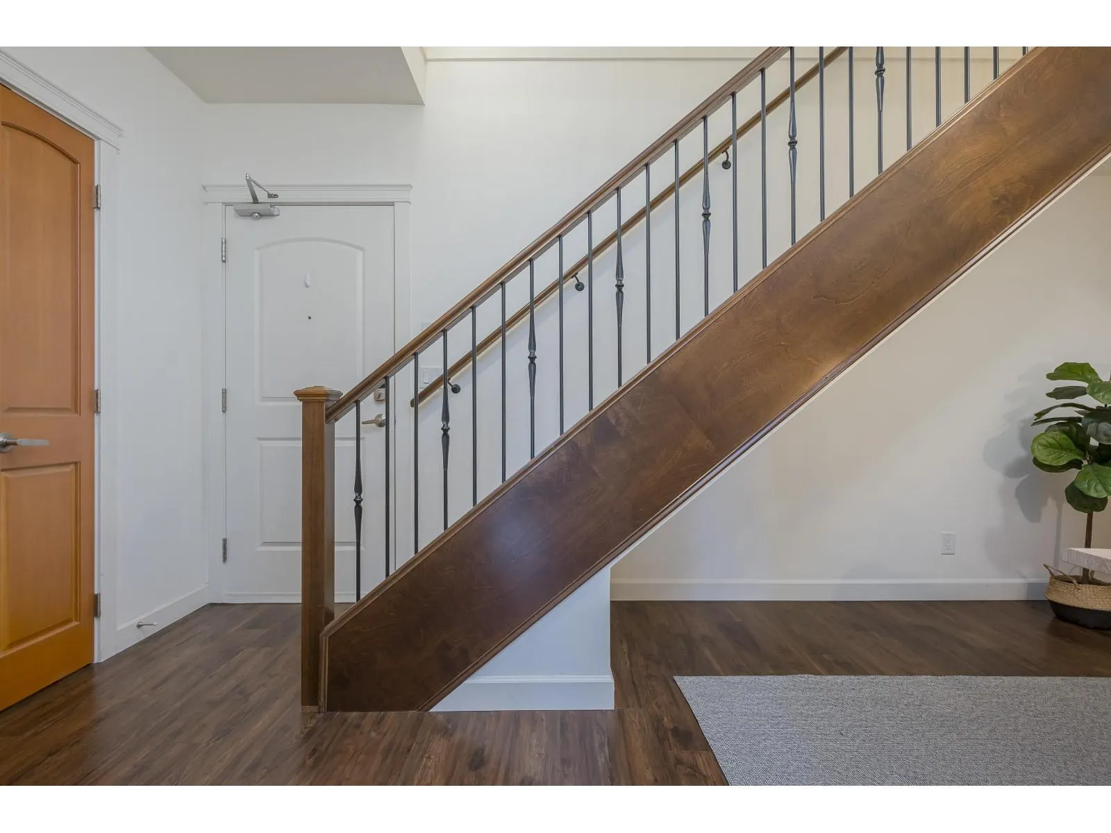 592 8288 207A STREET